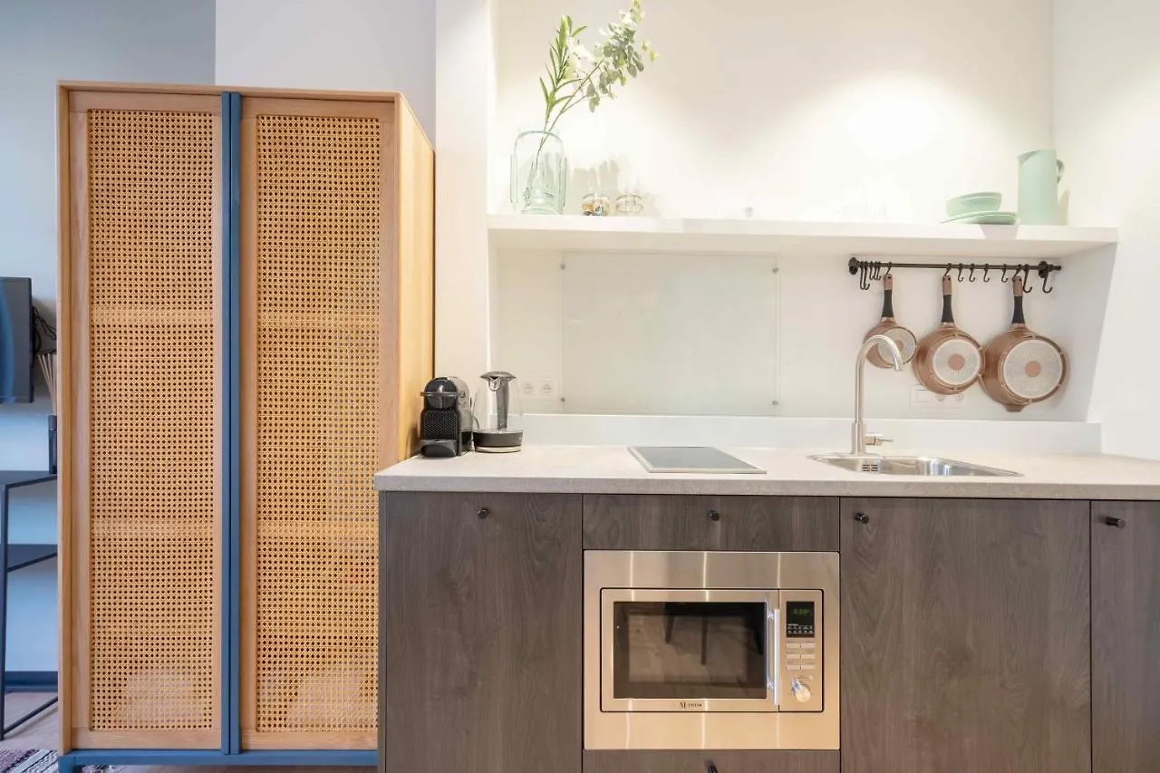 Shway - The Light Blue Parrot Apartment Antwerp