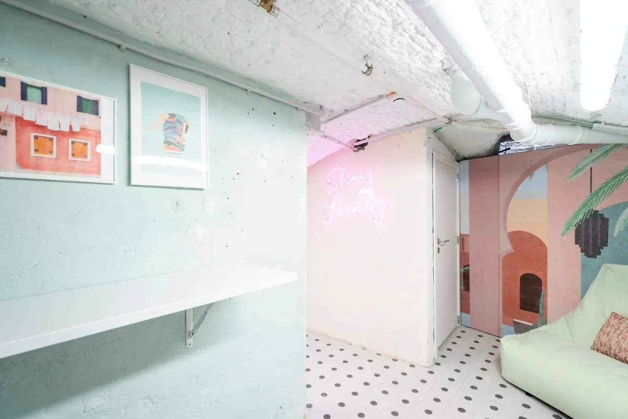 Ferienwohnung Shway - The Light Blue Parrot Antwerpen Apartment